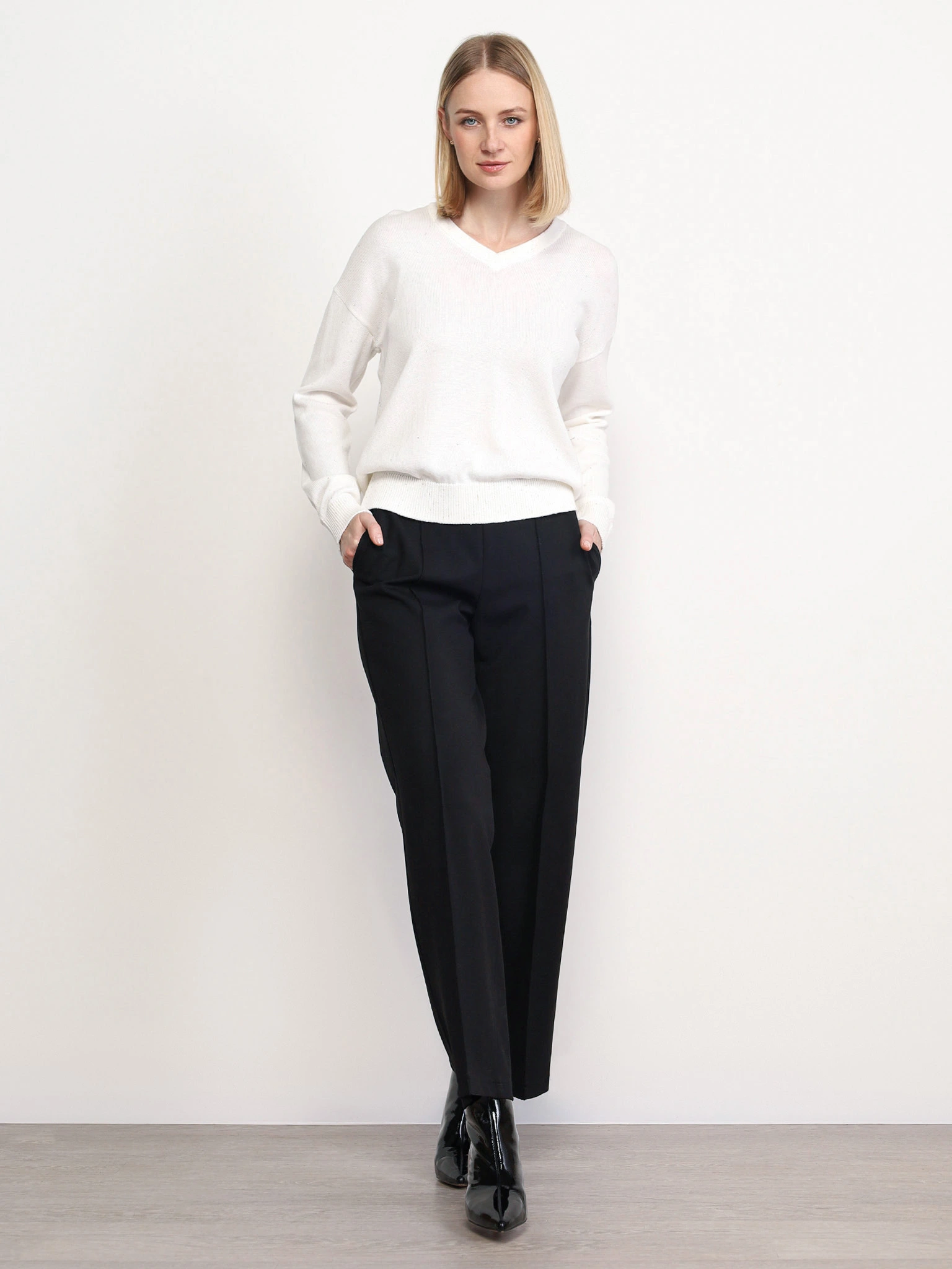 Пуловер белого цвета с пайетками из смесового хлопка